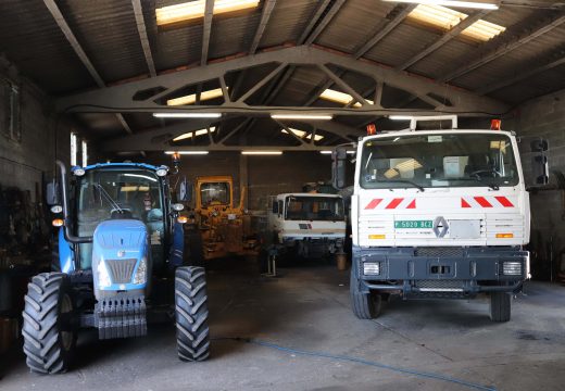 O Concello de Brión inviste 45.000 euros nun novo camión de rego asfáltico para a súa brigada municipal de obras